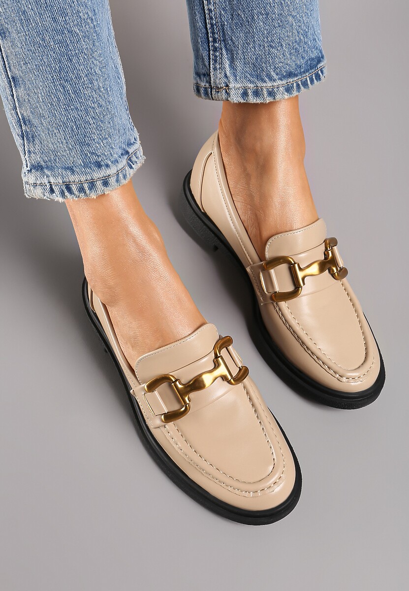 Beżowe Mokasyny na Płaskiej Podeszwie Ozdobione Klamrą Relabra