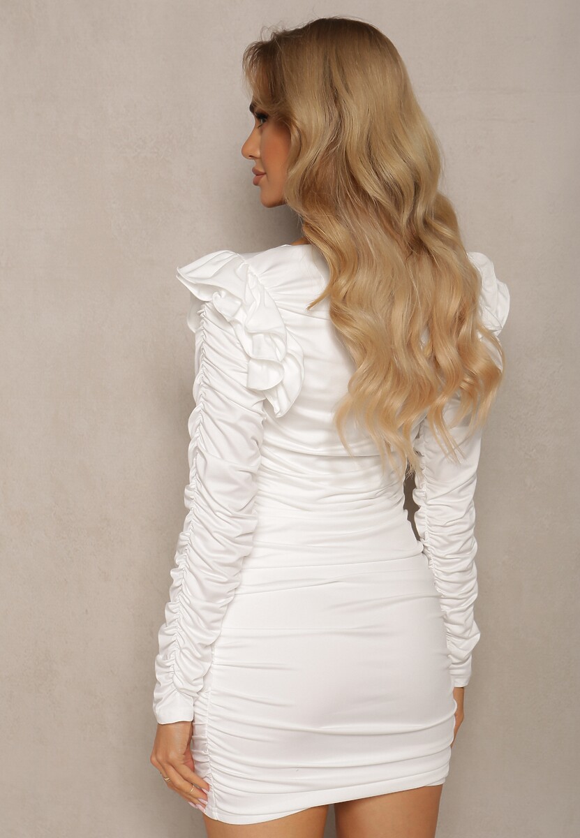 Biała Dopasowana Sukienka z Wycięciami i Marszczeniami oraz Kwiatowymi Aplikacjami Keleria