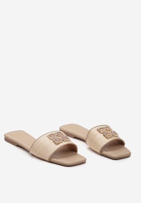 Beżowe Klapki z Płaską Podeszwą i Geometryczną Biżuteryjną Klamrą Naruma