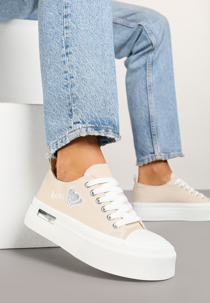 Beżowe Trampki na Platformie z Ozdobnym Napisem i Sercem Laviere
