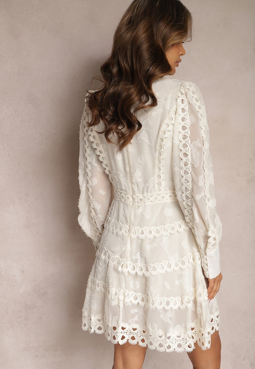 Jasnobeżowa Haftowana Sukienka Mini z Guzikami i Ażurowymi Wstawkami Albastra