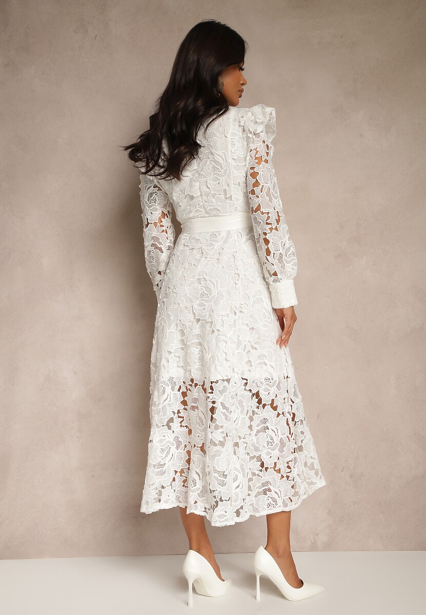 Biała Rozkloszowana Sukienka o Koszulowym Fasonie z Falbanką i Koronką Caramia