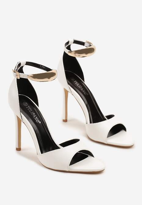 Białe Sandały na Szpilce z Eleganckim Zdobieniem przy Kostce Idarelle