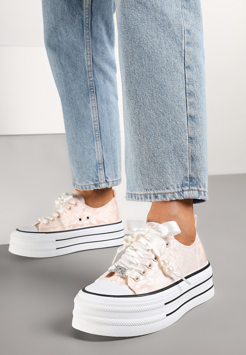 Czarne Trampki na Platformie Ozdobione Perełkami Yasami