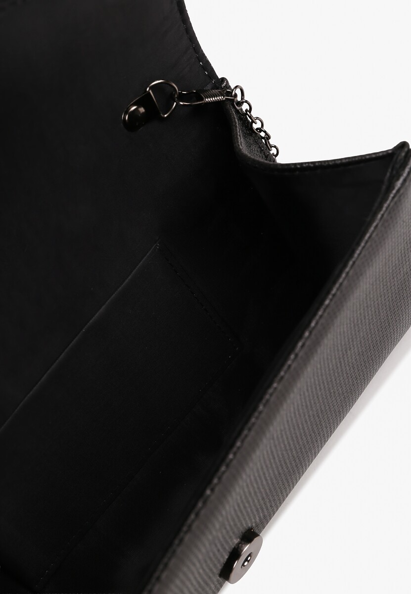 Czarna Torebka Kopertówka z Ozdobną Aplikacją i Dodatkowym Łańcuszkiem Idanella