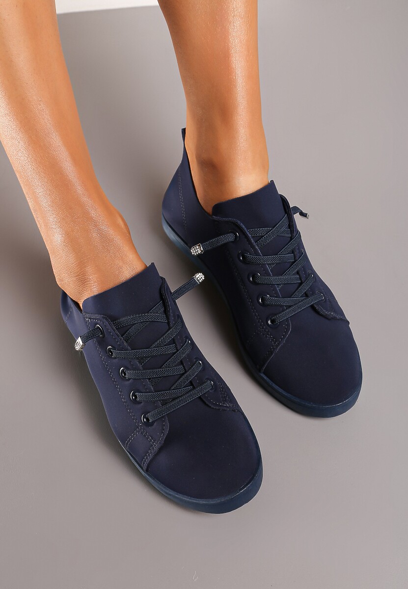 Granatowe Sznurowane Tenisówki z Ozdobnymi Cyrkoniami na Płaskiej Podeszwie Iiloeva