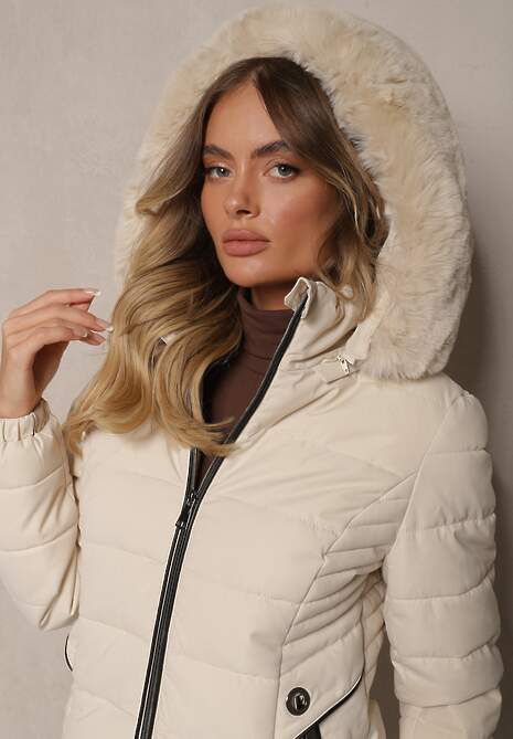 Jasnobeżowa Kurtka z Pikowanego Materiału z Odpinanym Kapturem i Futerkiem Tarlena