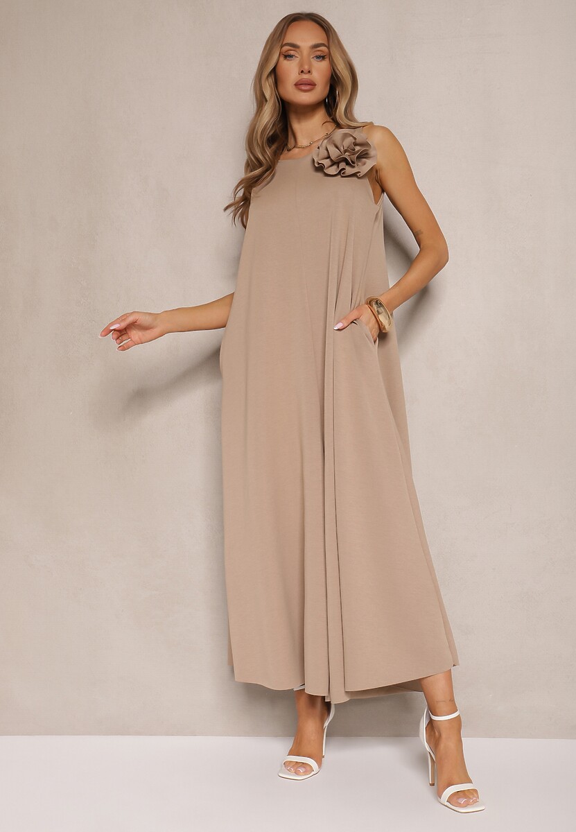 Czarny Kombinezon z Wiskozą Ozdobiona Kwiatem Broszką 3D Solio