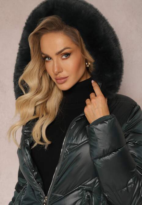 Ciemnozielona Kurtka Płaszcz z Ozdobnym Pikowaniem z Kapturem z Futerkiem i Marszczeniami Larian