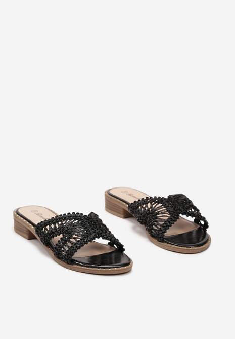 Czarne Klapki o Ażurowym Wykończeniu Iraldepa