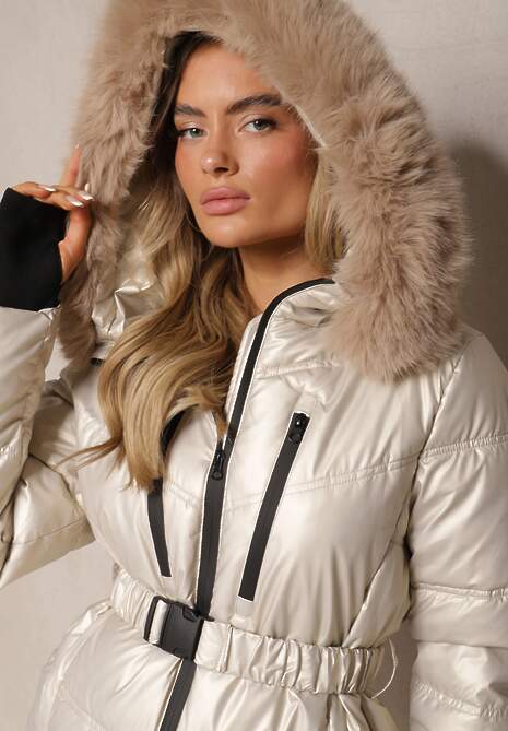 Beżowa Kurtka Pikowana z Kapturem i Futrem Wykończona Paskiem Armonlia
