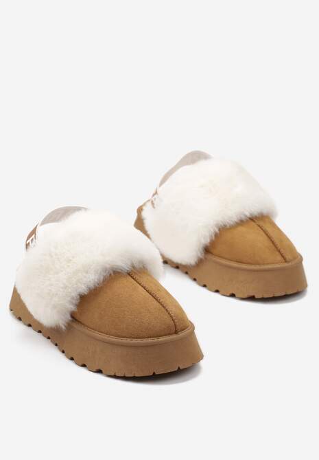 Brązowe Kapcie na Platformie Ozdobione Futerkiem i z Gumką Przy Pięcie Titanra