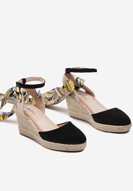 Czarne Wiązane Sandały Boho na Koturnie z Plecionką i Wstążką Wokół Kostki Oappho