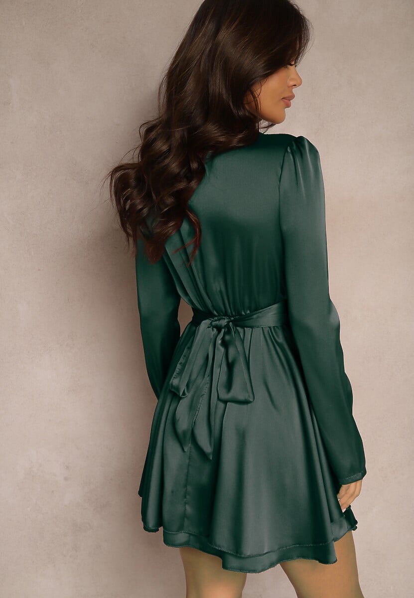 Ciemnozielona Satynowa Sukienka Mini z Falbankami i Paskiem z Tyłu w Talii Catriona