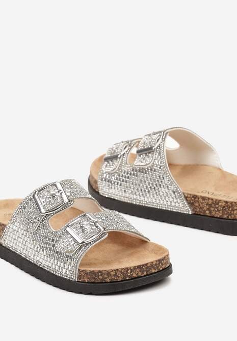 Srebrne Klapki na Płaskiej Korkowej Podeszwie z Cyrkoniami i Metalicznymi Klamrami Elaxi
