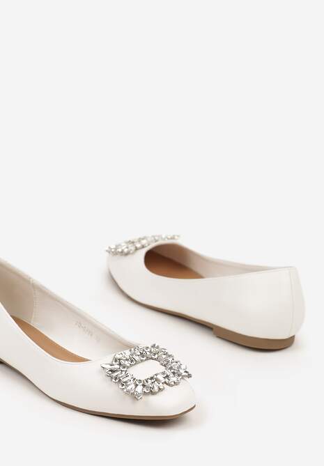 Białe Balerinki na Płaskiej Podeszwie z Metaliczną Ozdobą Oranivia