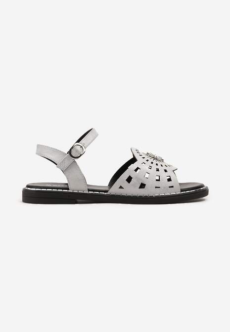 Srebrne Sandały na Płaskiej Podeszwie z Ażurowym Zdobieniem i Cyrkoniami Zapinane Wokół Kostki Adielle