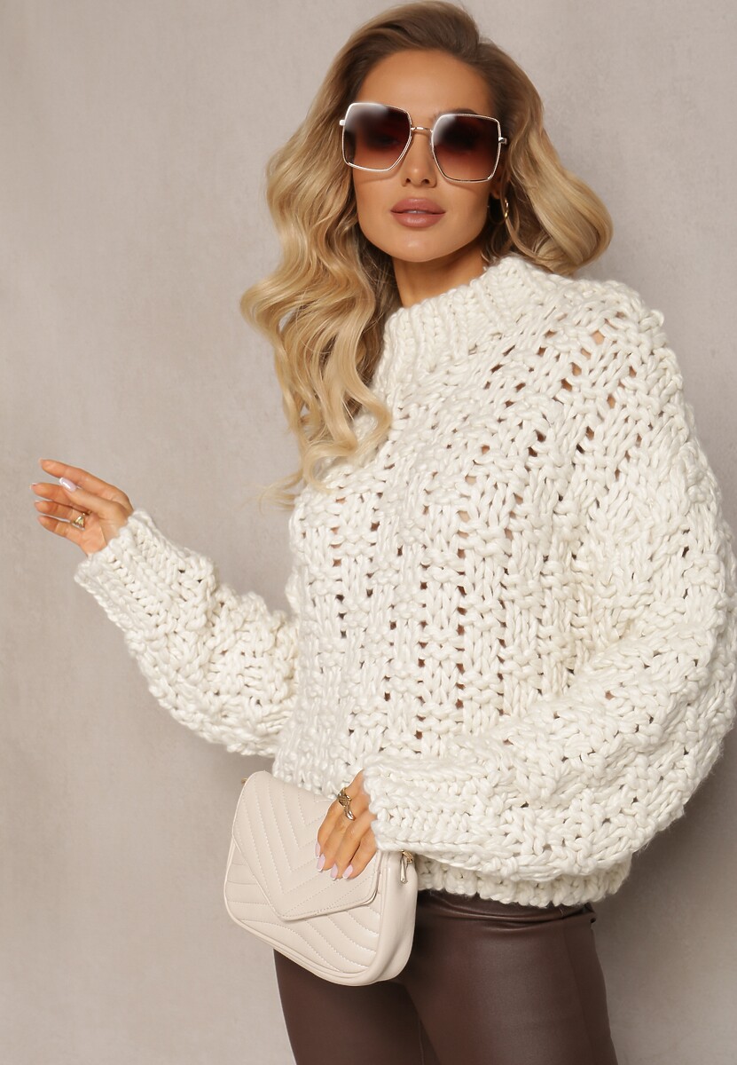 Jasnobeżowy Sweterkowy Półgolf z Szydełkowanej Włóczki Klimvi