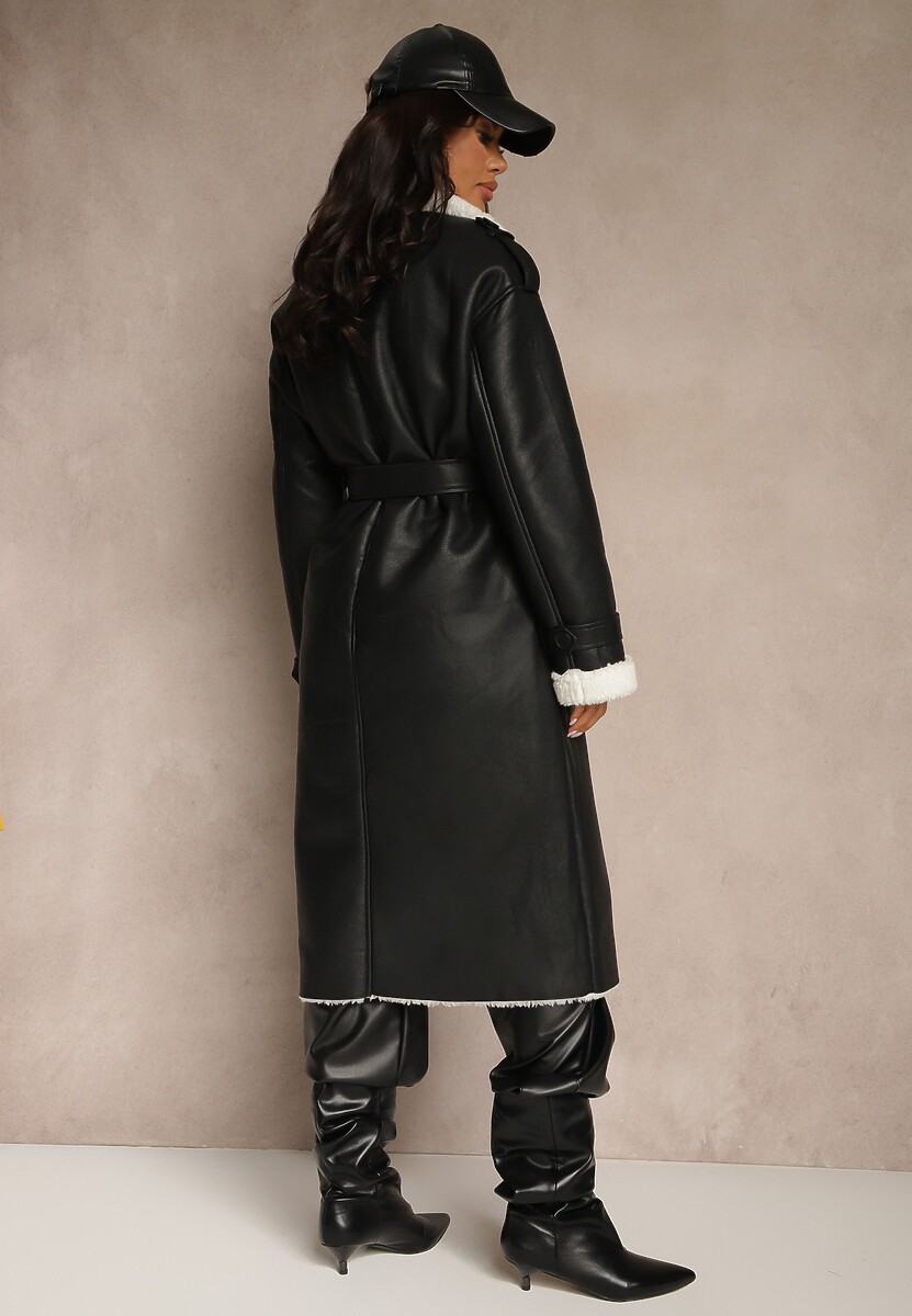 Czarny Płaszcz z Imitacji Skóry z Futerkiem o Dwurzędowym Kroju z Paskiem Zuzze