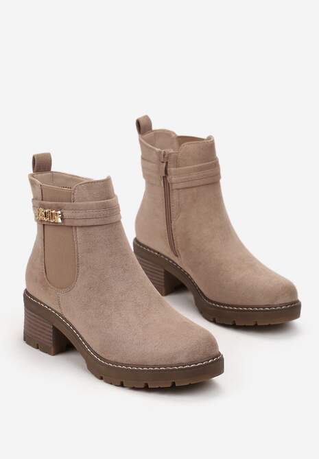 Ciemnobeżowe Botki na Słupku z Ozdobną Klamerką Martel