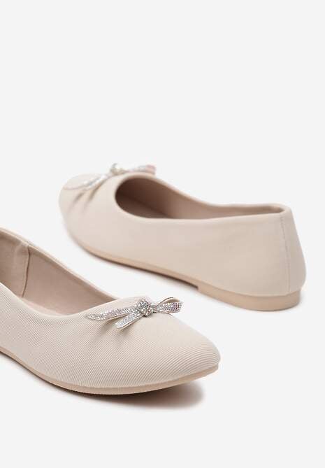 Beżowe Wsuwane Balerinki na Płaskiej Podeszwie Ozdobione Kokardką i Cyrkoniami Pimenna