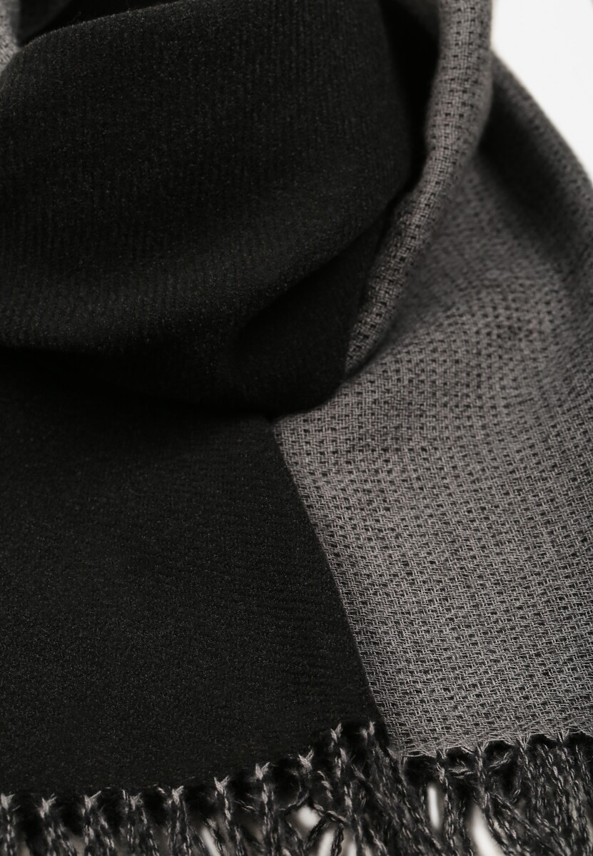 Czarny Szalik z Bawełny i Wiskozy o Klasycznym Fasonie z Frędzlami Vetirosa