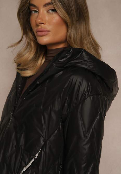 Czarna Pikowana Kurtka o Pudełkowym Fasonie z Warstwowymi Rękawami Liotire