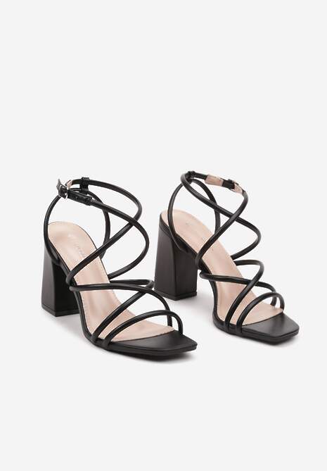 Czarne Sandały na Słupkowym Obcasie z Cienkimi Paseczkami Tinanique