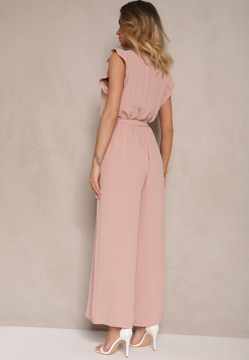 Jasnoróżowy Koktajlowy Kombinezon Wiązany Paskiem Wykończony Falbankami przy Ramionach Vimaseni