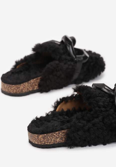 Czarne Kapcie Helliche