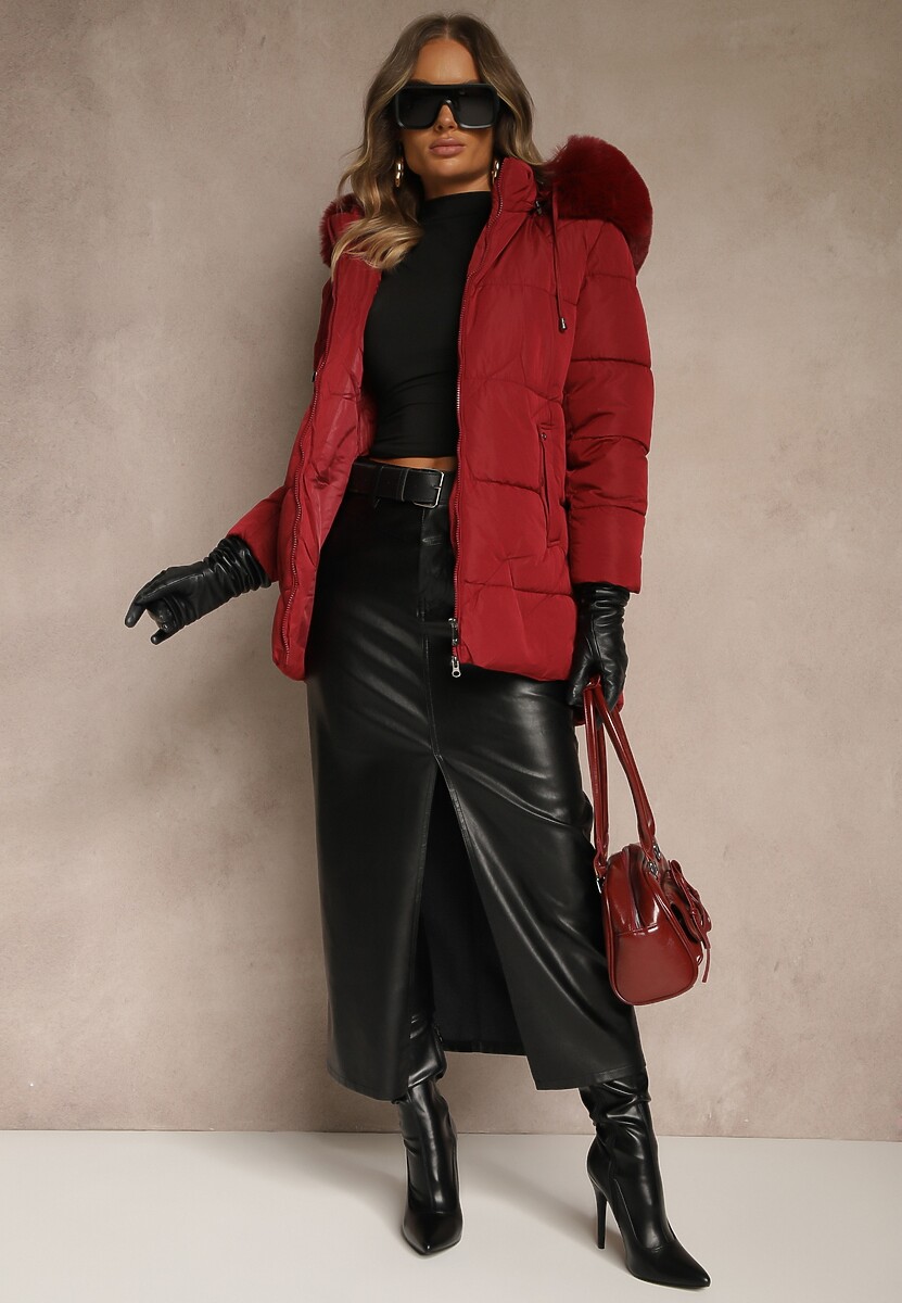 Bordowa Klasyczna Kurtka z Pikowanymi Przeszyciami i Kapturem z Futrem Mundrie