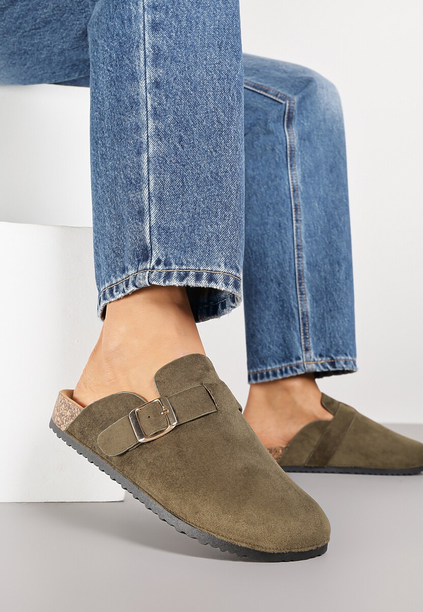 Czarne Klapki Ozdobione Klamrą na Pasku Zelevelis