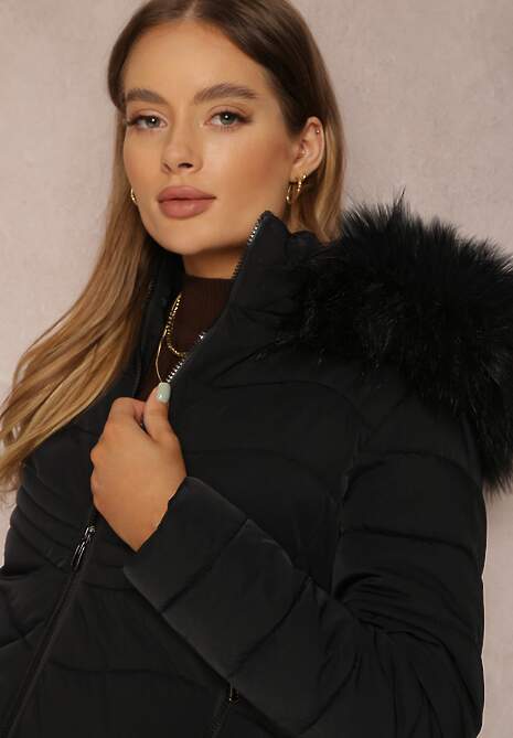 Czarna Kurtka Pikowana z Futrzanym Kapturem Moli