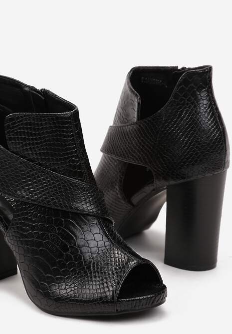 Czarne Botki na Słupku z Wycięciami i Otwartym Noskiem Serydi