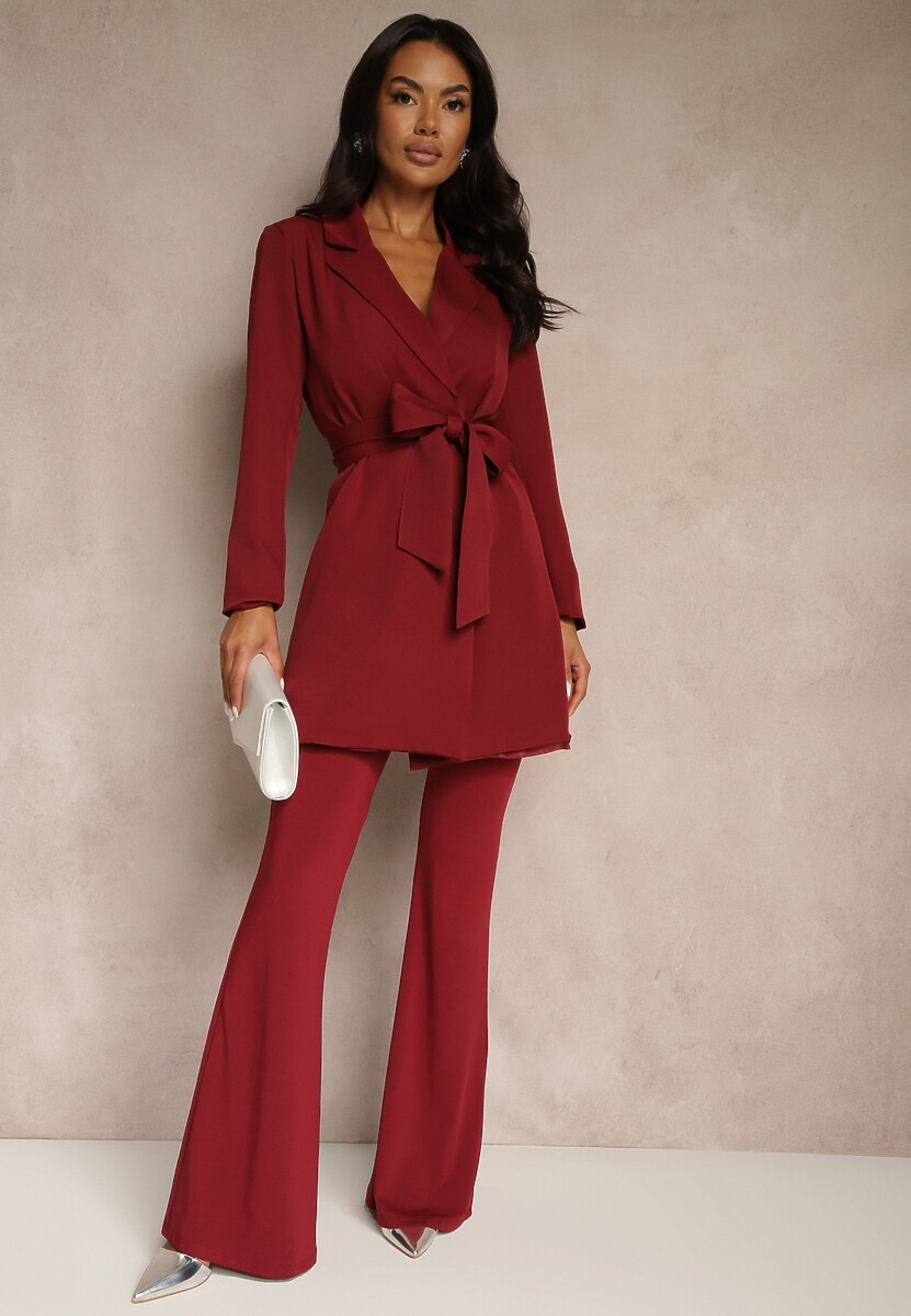 Bordowa Sukienka o Kroju Marynarki z Usztywnioną Linią Ramion Wiązana w Talii Equintina