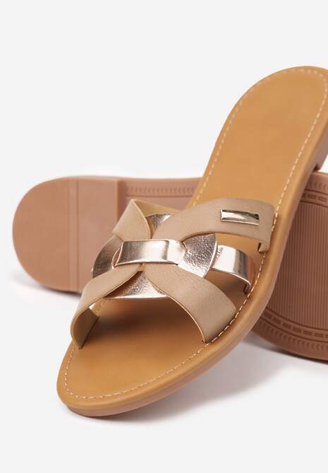 Ciemnobeżowe Klapki Ozdobione Metalicznym Paskiem Aravolia