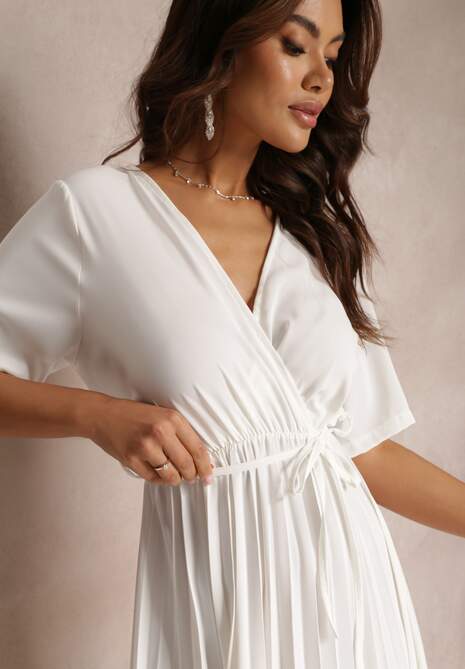 Biała Rozkloszowana Sukienka Plisowana z Wiązanym Paskiem Eilemona