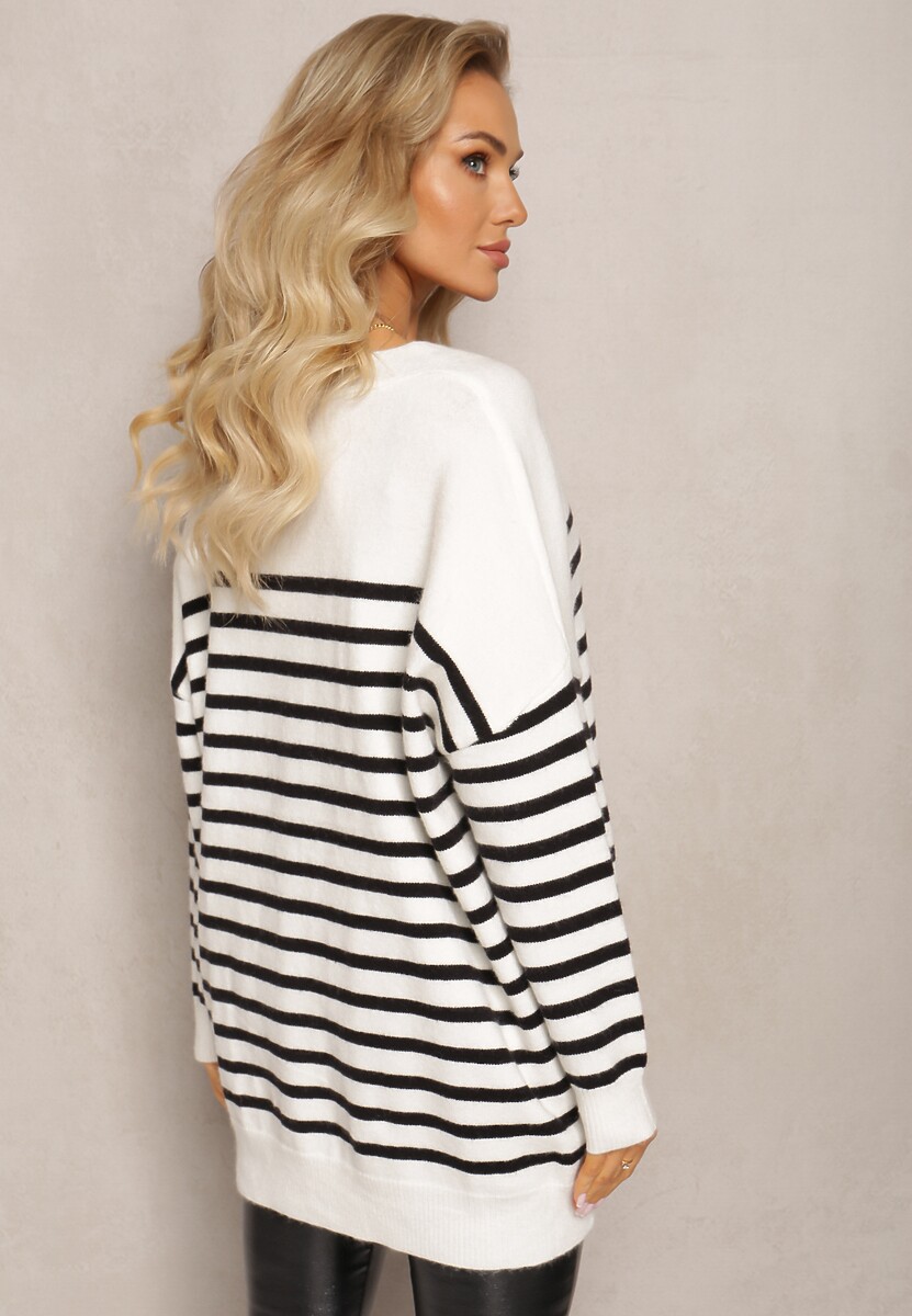Biały Kardigan w Paski o Wydłużonym Fasonie z Dekoltem V Zapinany na Guziki Ravime