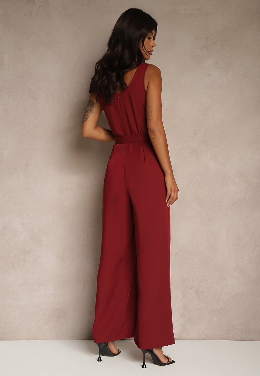 Bordowy Elegancki Kombinezon Ozdobiony Paskiem z Klamrą Dolanela