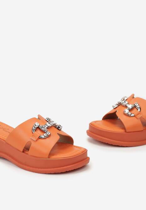 Pomarańczowe Klapki Ozdobione Klamerką z Cyrkoniami na Platformie Beninna