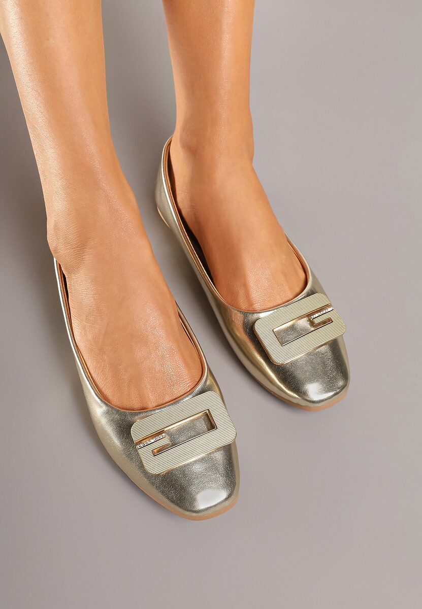 Białe Balerinki Ozdobione Geometryczną Aplikacją Tirenia