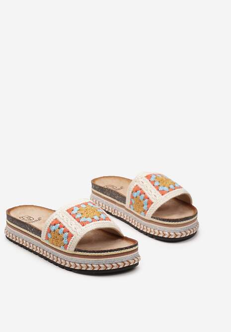 Beżowe Klapki Ozdobione Metaliczną Nitką na Platformie Vabia