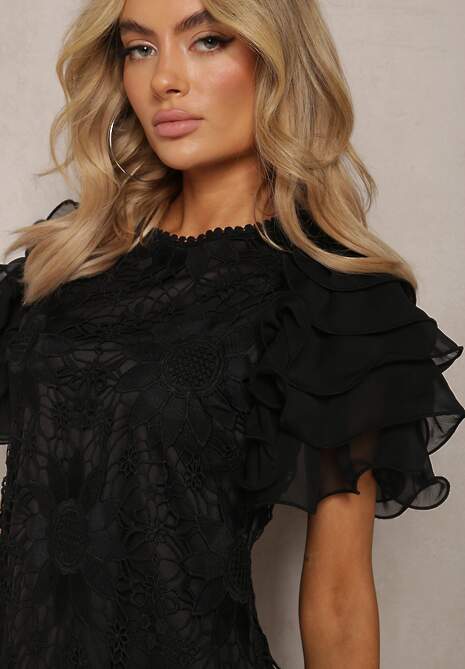 Czarna Sukienka Dopasowana Mini z Koronką i Falbankami Offiamea