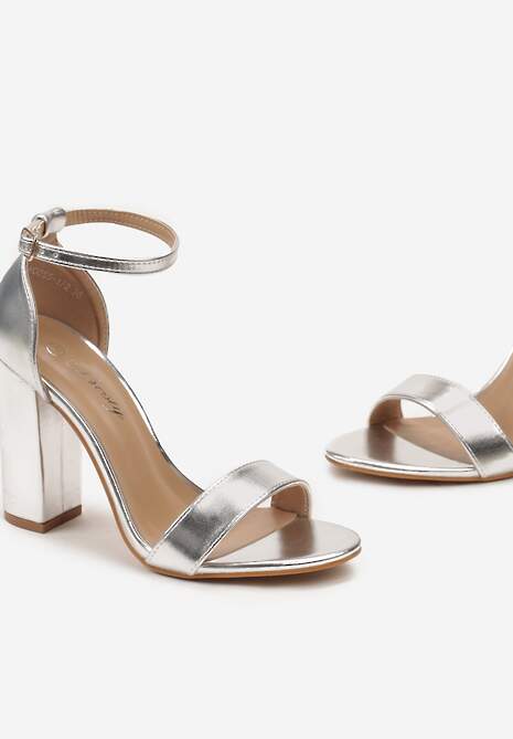 Srebrne Sandały z Kwadratowym Noskiem na Słupku Darcell