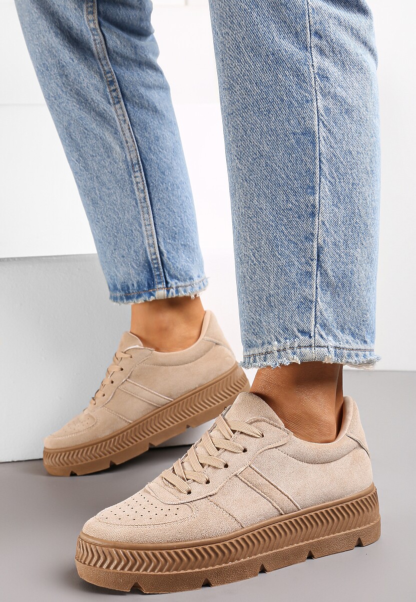 Czarne Sneakersy z Perforacją na Żłobionej Podeszwie Riparian Rights