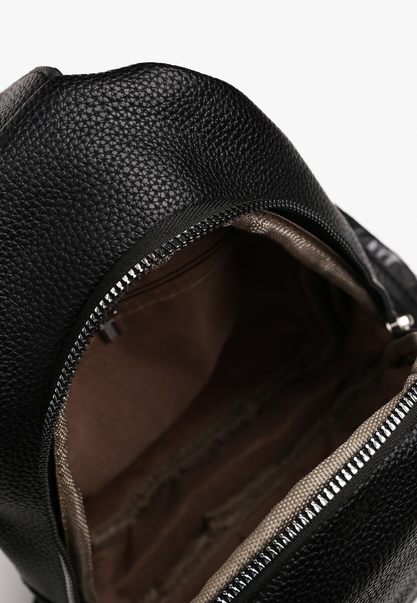 Czarny Plecak z Dwoma Komorami Ozdobiony Klapą Nanovela