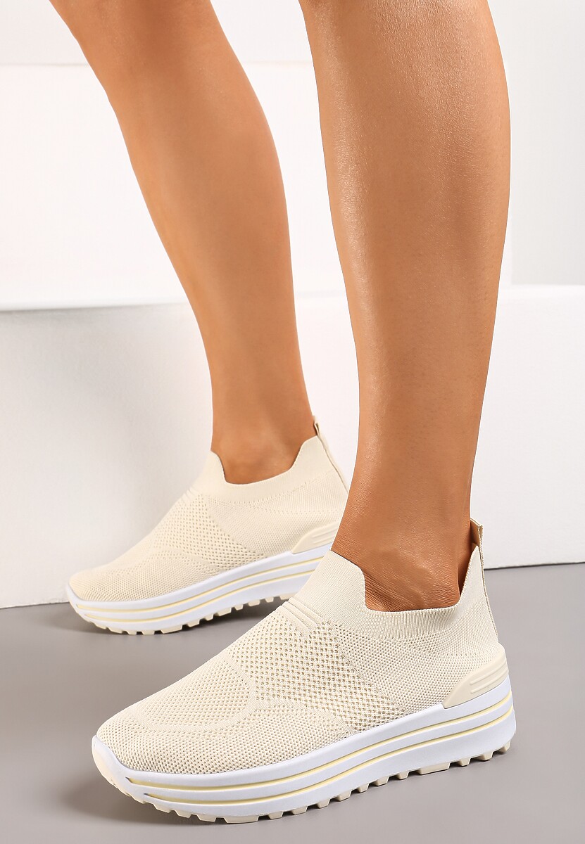 Beżowe Wsuwane Buty Sportowe z Miękką Cholewką na Niskiej Platformie Dionema