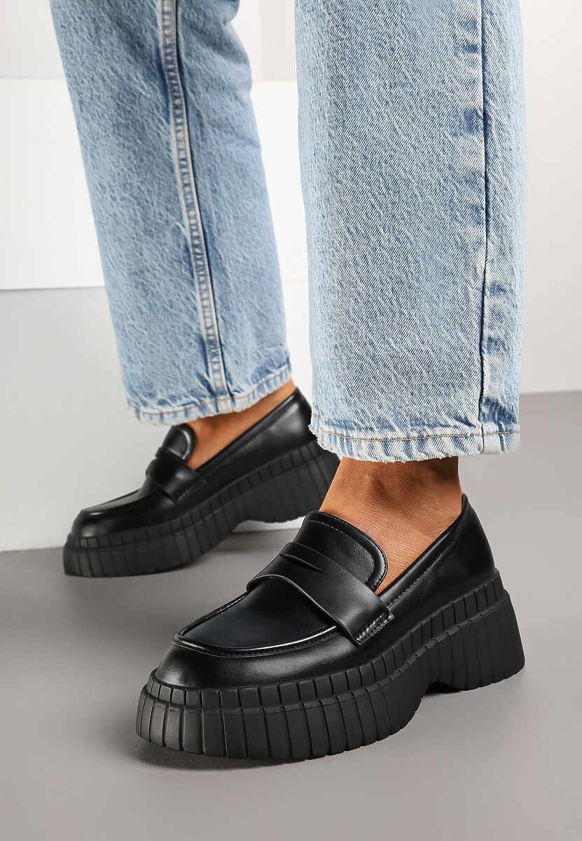 Czarne Mokasyny z Ekoskóry na Platformie z Tłoczeniem Ozdobione Paskiem Fonirea
