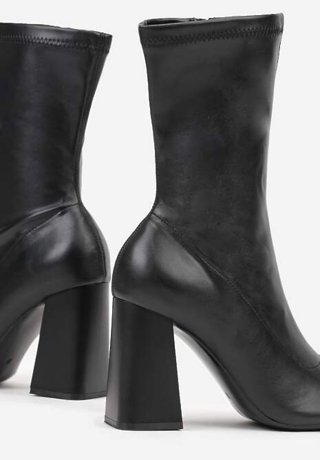 Czarne Przylegające Botki Vices na Słupkowym Obcasie Nevitte