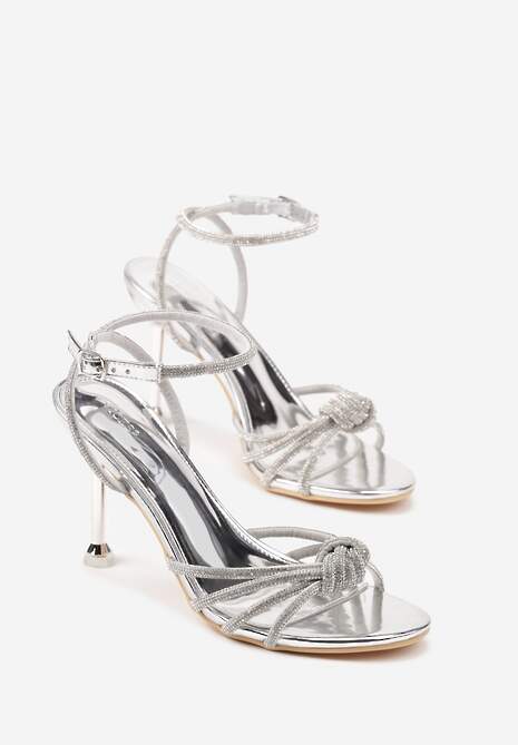 Srebrne Lakierowane Sandały Vices na Szpilce z Cyrkoniami na Paskach Vanarila